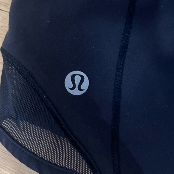 Lululemon black size 4 hotty hot shorts 4 inches - Picture 5 of 7